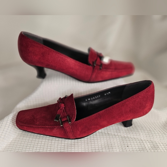 *EUC* Stuart Weitzman Suede Shoes - Picture 6 of 9